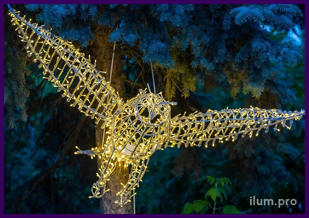 Птицы светящиеся с гирляндами на металлическом каркасе для деревьев