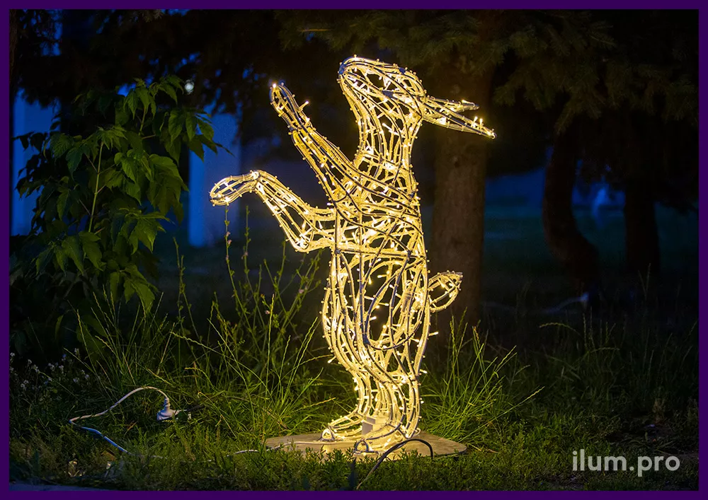 Заяц светодиодный с гирляндами на каркасе из алюминия