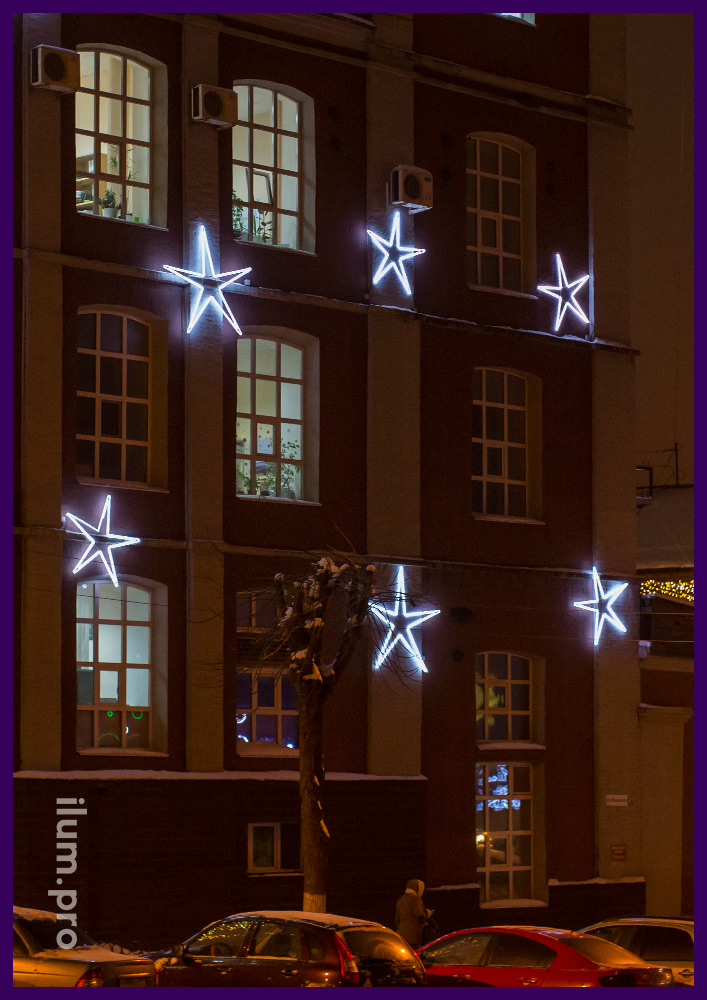 Контурные звёзды из светодиодного дюралайта на фасаде здания