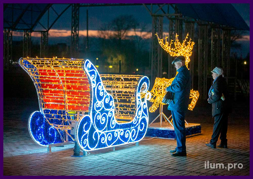 Светящиеся сани из алюминиевого каркаса с подсветкой гирляндами и фигура оленя