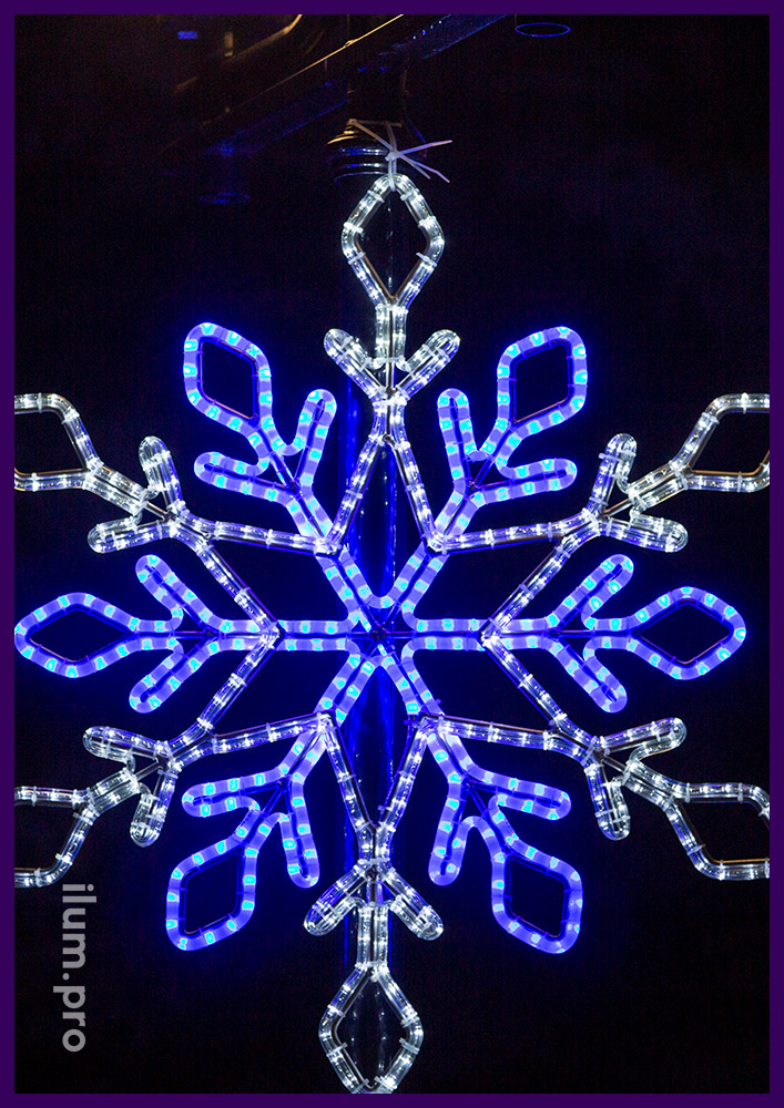 Новогодние узоры в форме снежинок из дюралайта белого и синего цвета
