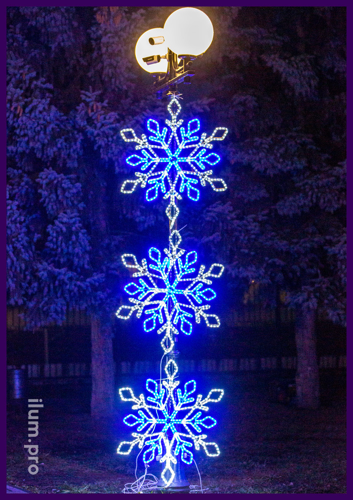 Контурные снежинки из алюминиевого каркаса и светодиодного дюралайта белого и синего цвета