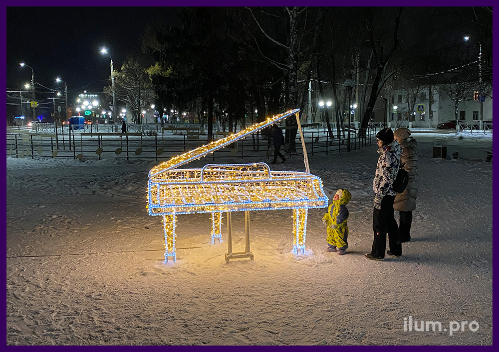 Светодиодный рояль с гирляндами для украшения площади города