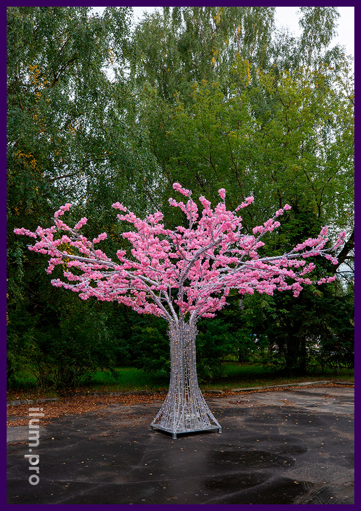 Деревья светодиодные из гирлянд и алюминиевого каркаса с розовыми цветами