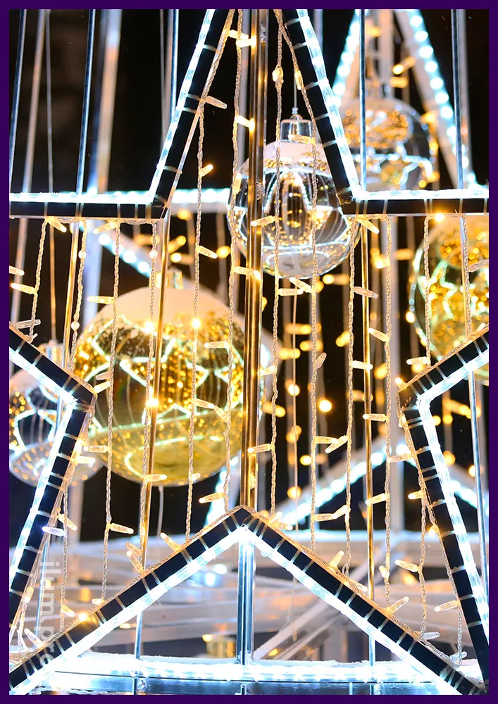 Новогодняя ёлка-конус из гирлянд на алюминиевом каркасе - украшение города иллюминацией
