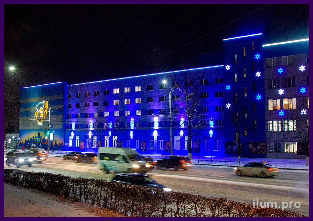 Разноцветные прожекторы для архитектурной подсветки здания во Владимирской области
