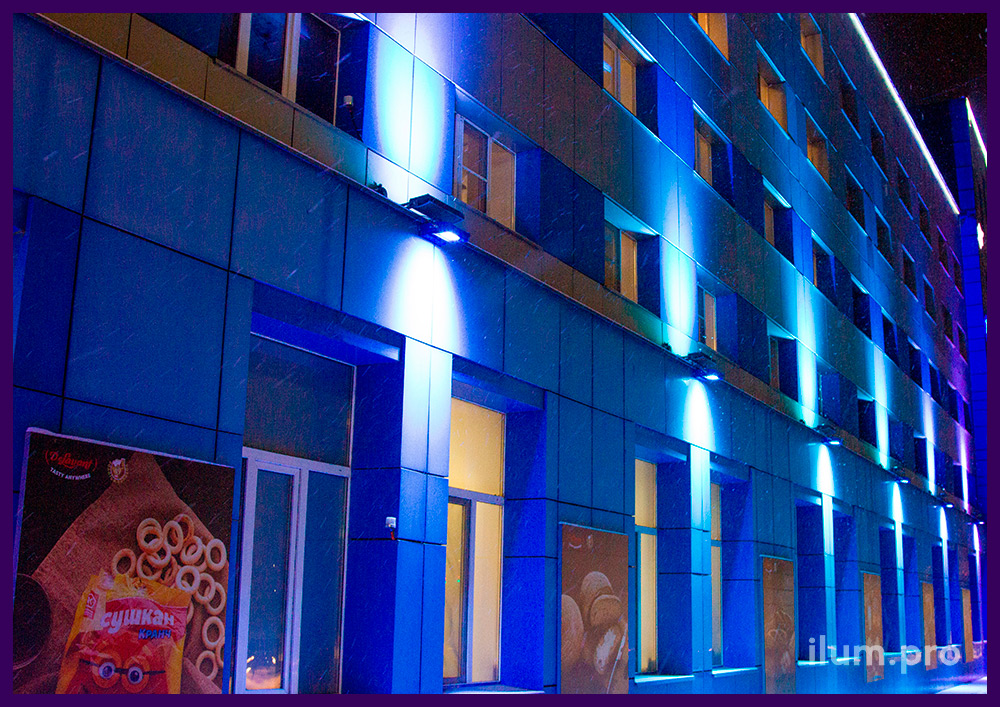 Архитектурное освещение фасада завода разноцветными прожекторами с DMX контроллером