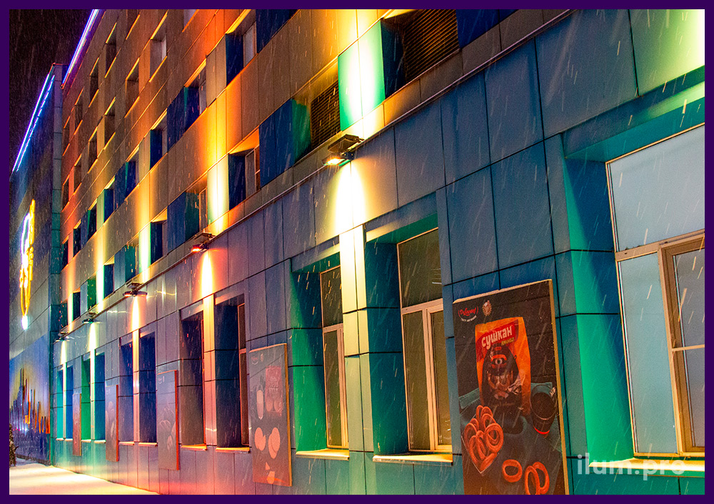 Подсветка фасада завода архитектурными RGB прожекторами с контроллером управления DMX