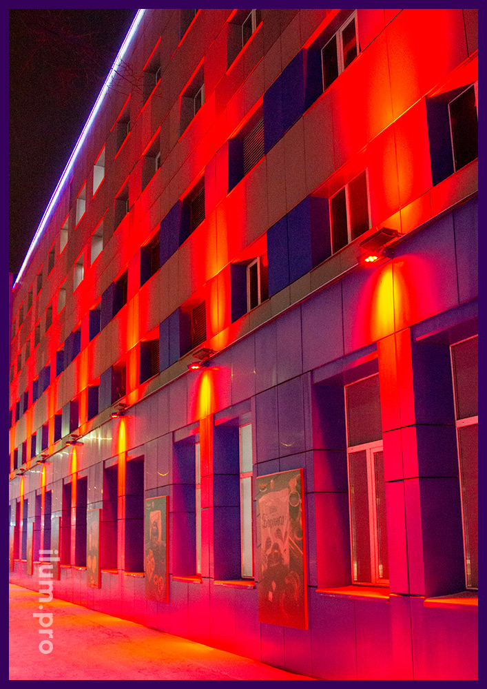 Стильные архитектурные прожекторы для украшения фасада здания и заливки его светом