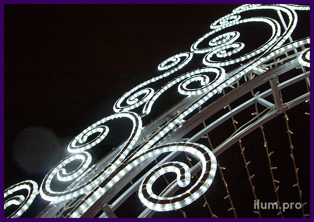 Украшение города в Подмосковье светодиодным туннелем с гирляндами на Новый год