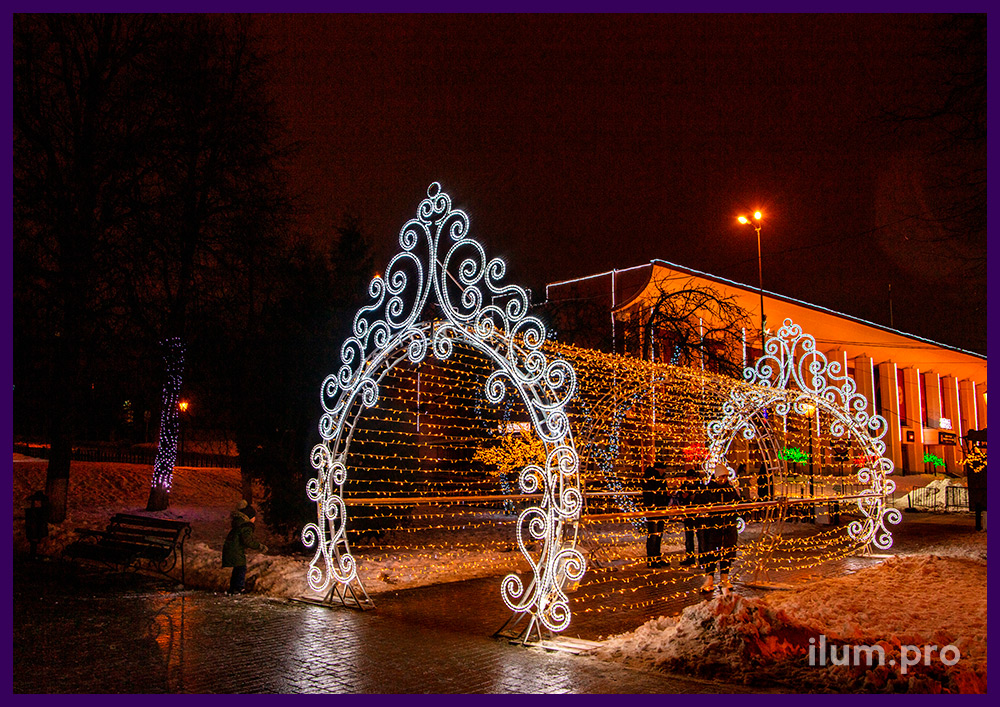 Украшение города в Подмосковье на Новый год светодиодным тоннелем с гирляндами