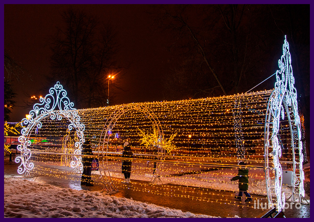 Подсветка парка к Новогодним праздникам декоративными конструкциями с иллюминацией