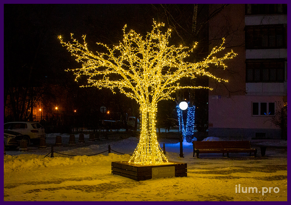 Новогодние фигуры с гирляндами - дерево с лавочкой на площади Владимира