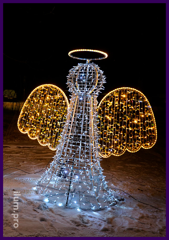 Ангел из алюминиевого каркаса с подсветкой уличными фигурами и блёстками на крыльях