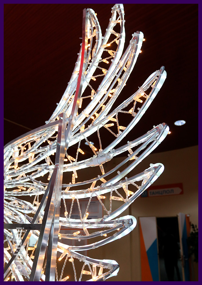 Светодиодная фотозона в виде ангельских крыльев для украшения помещения в Тарко-Сале на Новый год