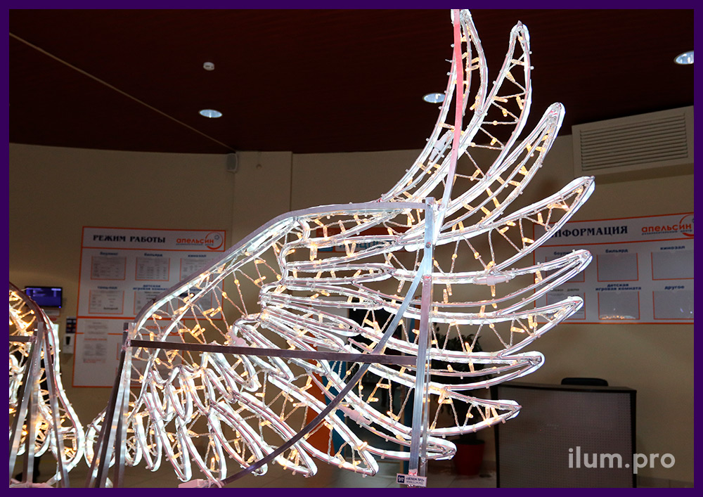 Новогодняя фотозона в форме крыльев из дюралайта на алюминиевом каркасе в Тарко-Сале
