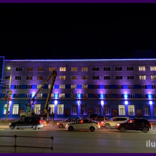 Настройка прожекторов на фасаде здания во Владимире, установка архитектурной подсветки