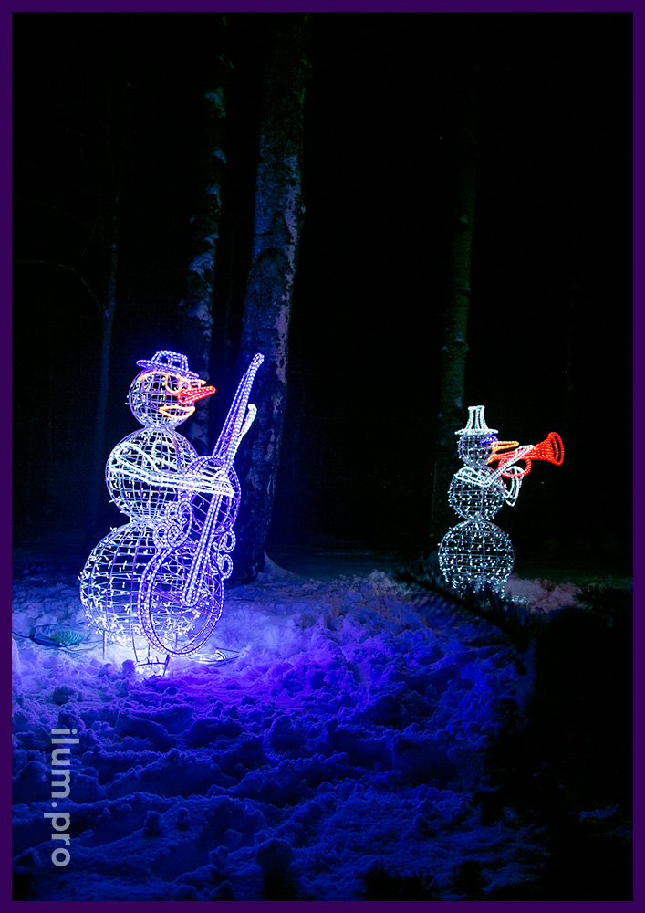 Светодиодная фигура снеговика с музыкальным инструментом для украшения территории на Новый год