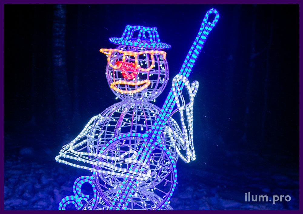 Светящийся снеговик с контрабасом из дюралайта на новогодние праздники