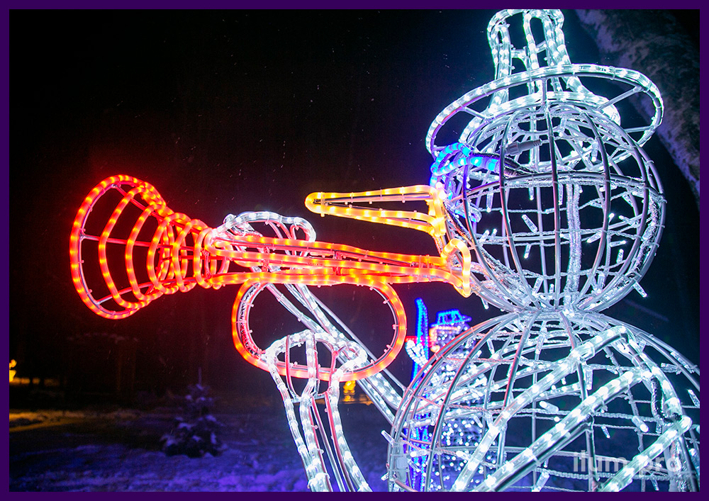 Фотозона - снеговики с музыкальными инструментами из гирлянд и матового дюралайта по контурам