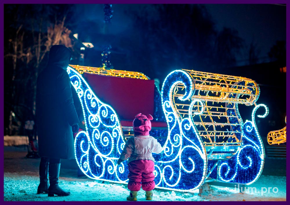 Украшение Арзамаса на Новый год светодиодными фигурами с гирляндами на металлическом каркасе