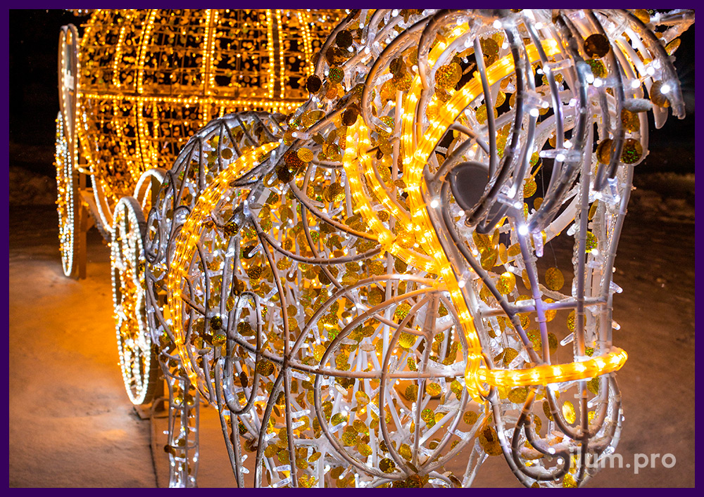 Светодиодная карета для Золушки с парой белых коней из алюминиевого каркаса с подсветкой уличными гирляндами