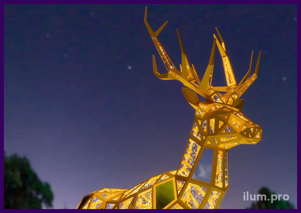 Полигональный олень - уличная скульптура из металлического каркаса и светодиодной иллюминации