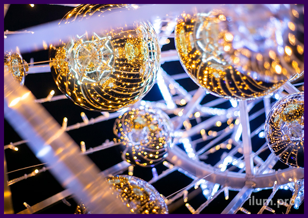 Новогодняя фотозона в форме светящегося конуса из гирлянд и матового дюралайта на металлическом каркасе
