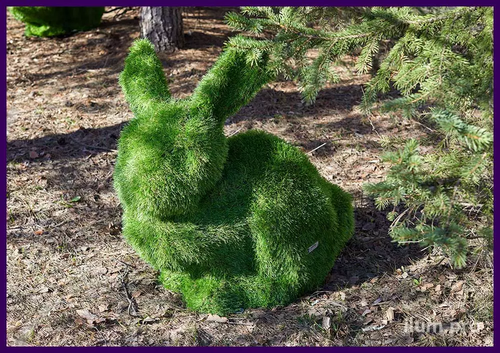 Фигуры ландшафтные в форме кроликов топиари из композита и искусственной травы
