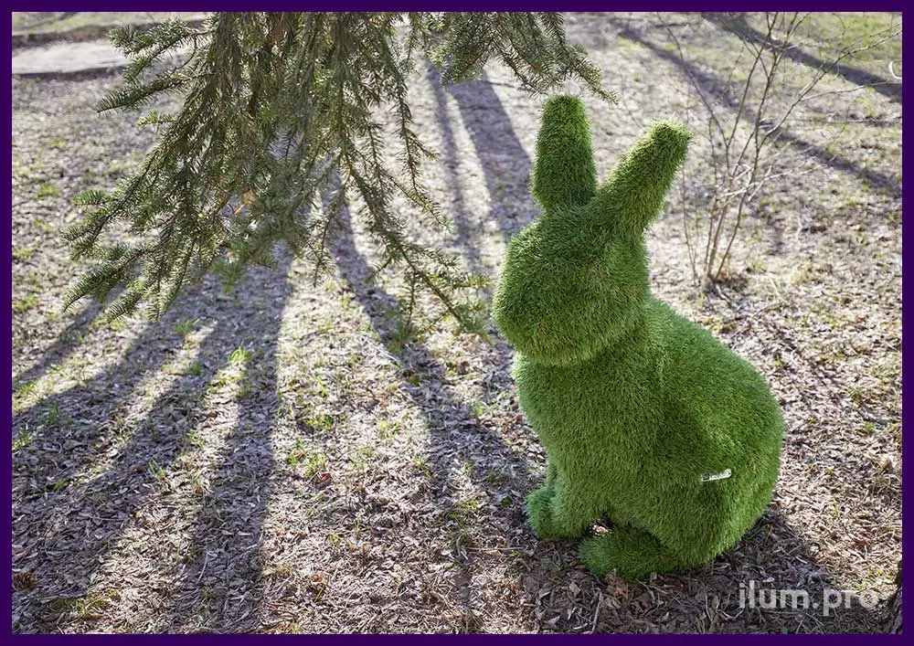 Зайцы из искусственного газона - ландшафтные фигуры из зелёной травы на композитном каркасе