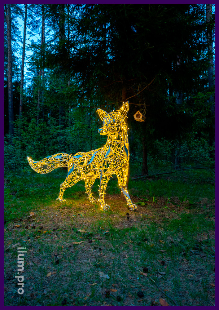 Декоративная фигура с подсветкой для украшения парков и скверов - огненный лис
