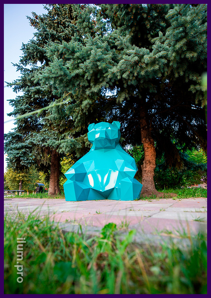 Фигура полигональная для установки на улице - металлический медведь бирюзового цвета