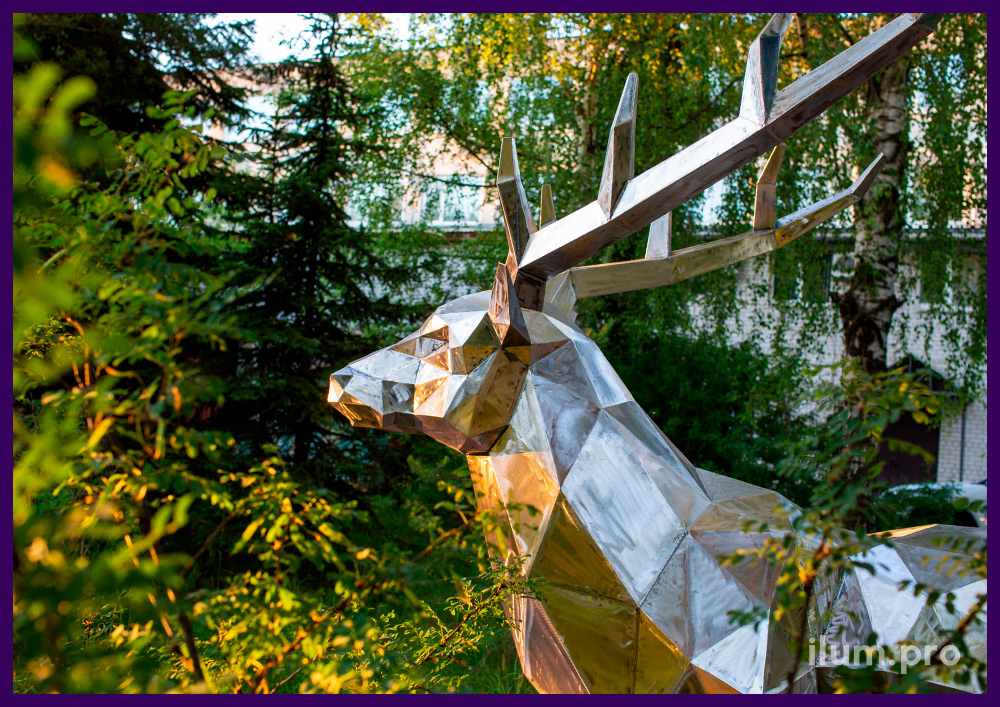 Металлический полигональный олень для благоустройства территории парка, высота 2,5 метра