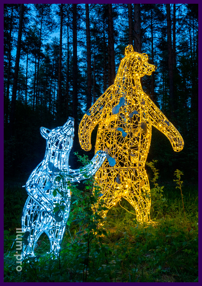 Декоративные фигуры медведей с подсветкой уличными гирляндами белого и тёпло-белого цвета