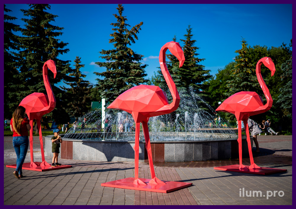 Металлические полигональные скульптуры фламинго розового цвета высотой 2,8 м