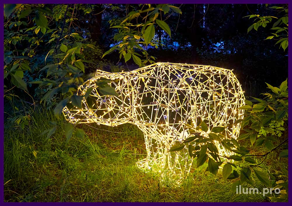 Медведь полигональный металлический с подсветкой уличными гирляндами с эффектом мерцания