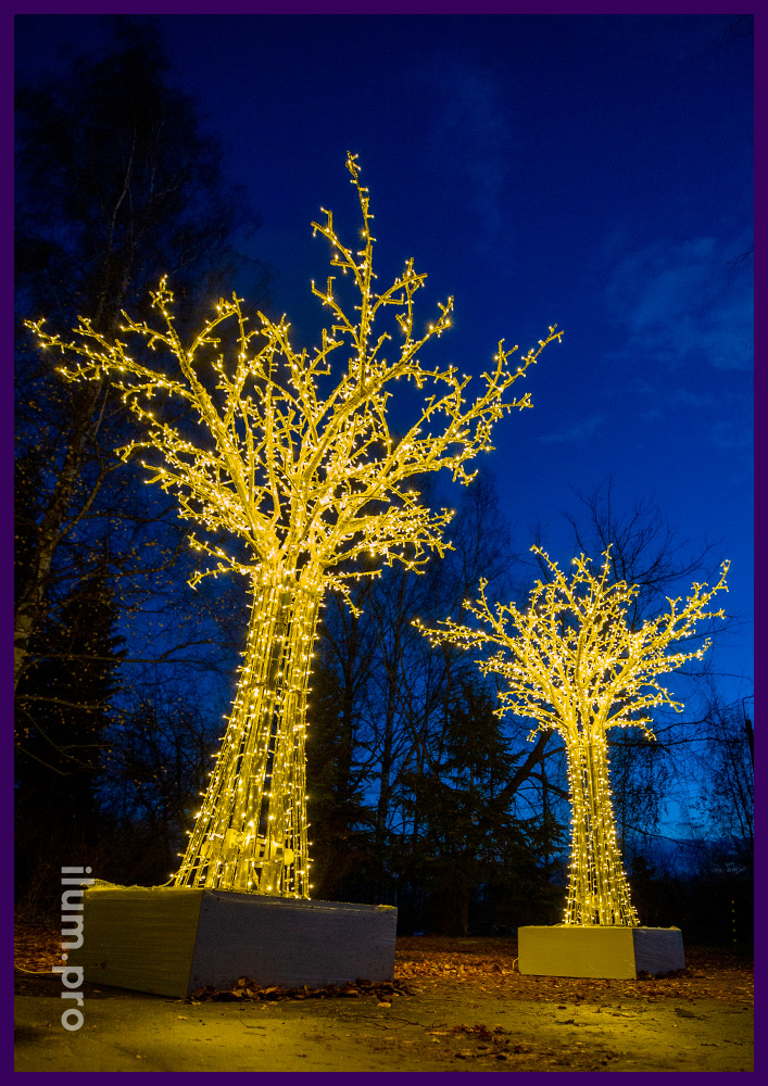 Трёхметровое светящееся дерево с гирляндами на каркасе из алюминиевых труб