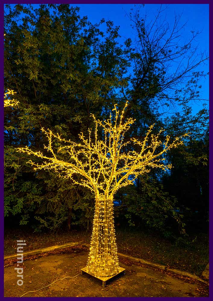 Дерево светодиодное из гирлянд и каркаса из алюминиевых труб, высота 4 метра, без подиума