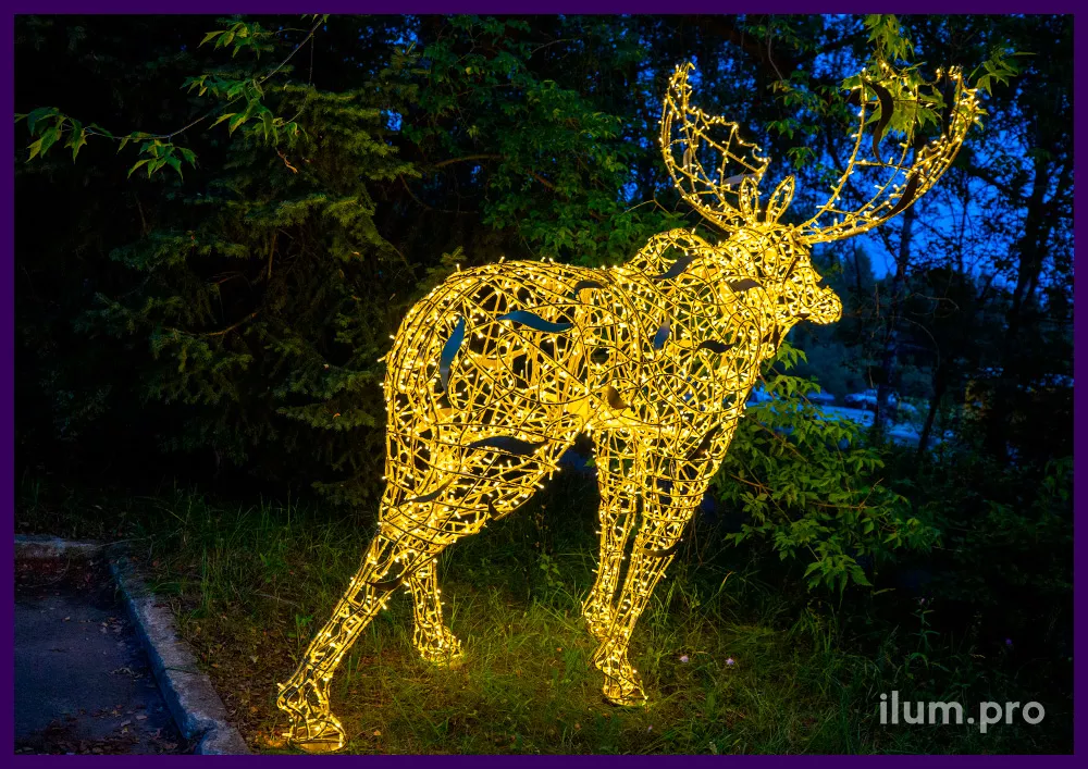 Новогодняя фигура в форме лося светодиодного с гирляндами и алюминиевым каркасом