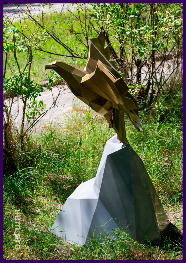 Орёл полигональный металлический, сваренный из листовой стали - арт-объект в саду