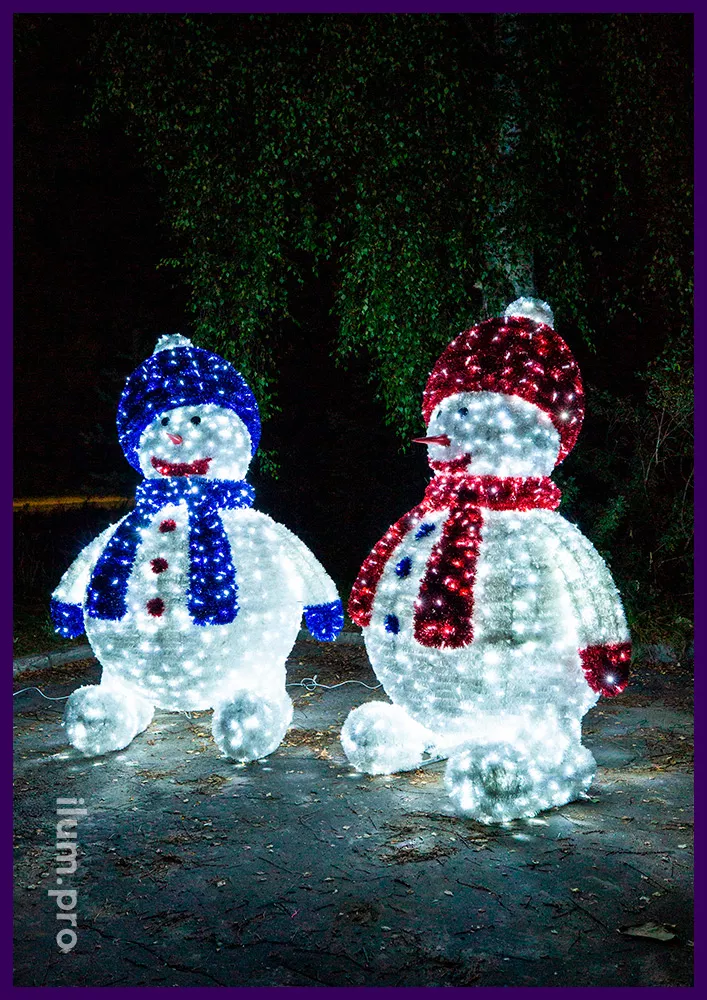 Снеговики светодиодные с мишурой и гирляндами, каркас из алюминия, высота 2,5 метра