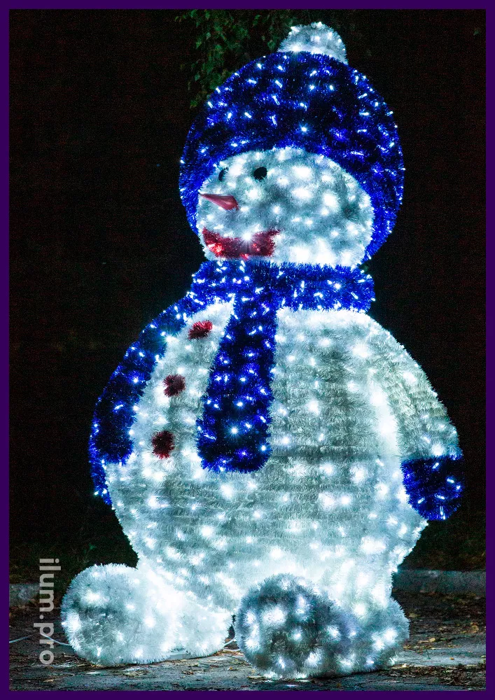 Объёмная световая фигура снеговика высотой 2,5 метра, покрытие уличной мишурой и гирляндами с защитой от влаги