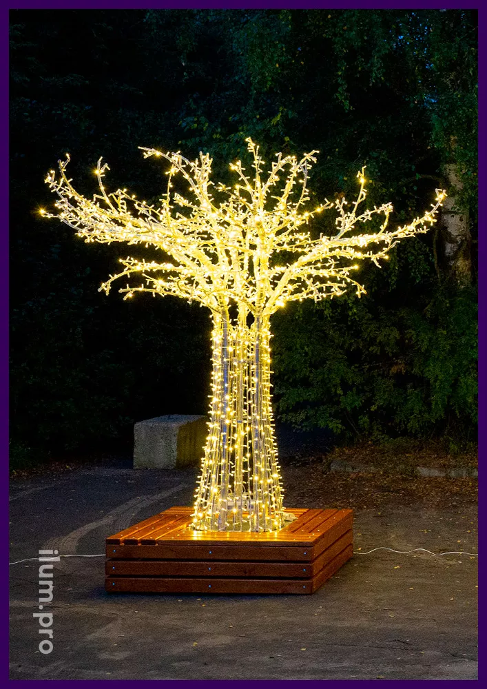 Небольшое светодиодное дерево из алюминиевого каркаса и гирлянд со скамейкой