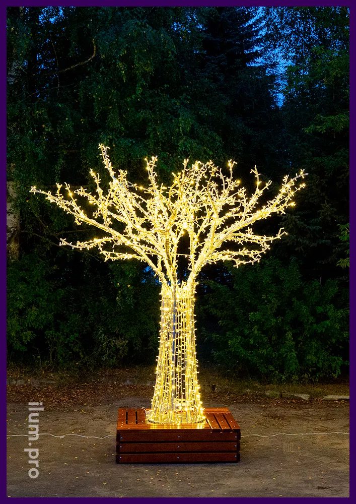 Небольшое светодиодное дерево из алюминиевого каркаса и гирлянд с защитой от осадков