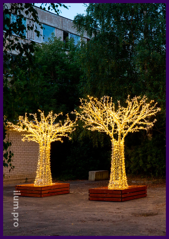 Светодиодные деревья из металла и гирлянд тёпло-белого цвета, высота 3 и 4 метра