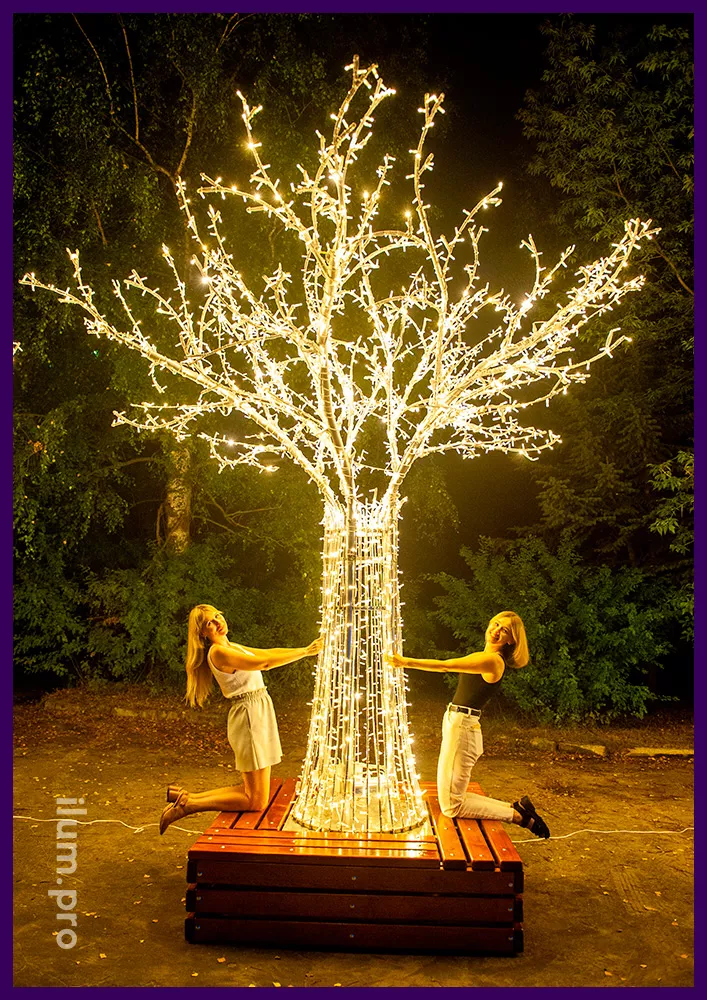 Дерево со светодиодными гирляндами и каркасом из нержавеющего алюминиевого сплава