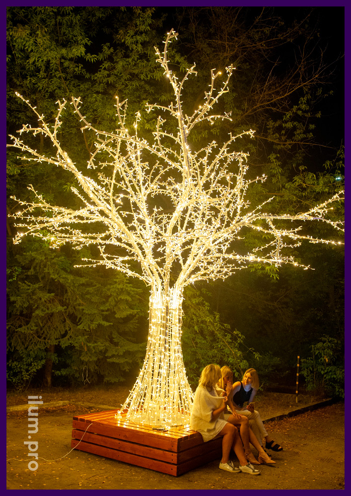 Дерево светящееся из алюминиевого каркаса с гирляндами и скамейкой
