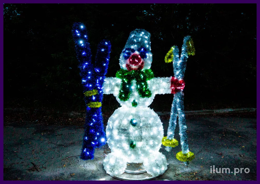 Снеговик из гирлянд и мишуры, светодиодные декорации для украшения улицы