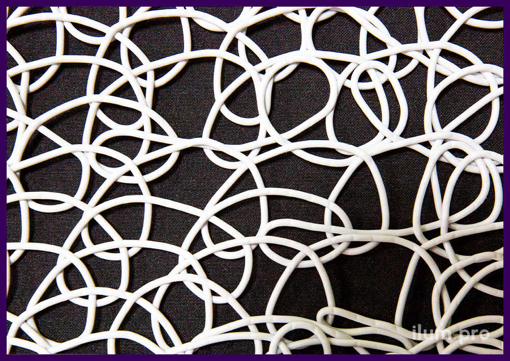Эластичная пластиковая сетка в рулонах - декоративные материалы для новогодней иллюминации
