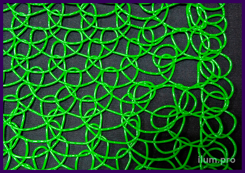 Рулоны разноцветной пластиковой сетки из ПВХ для украшения новогодних фигур